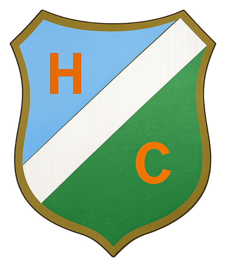 Escudo H·C del Hurling Club: franja diagonal blanca sobre celeste y verde, con las letras H y C en naranja y borde dorado.